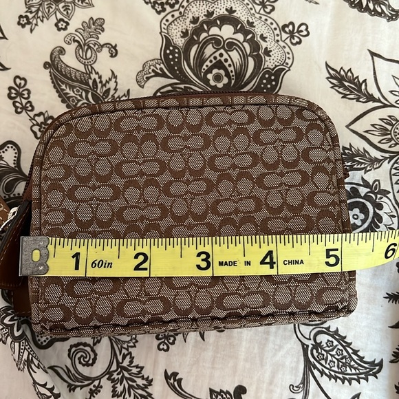 Coach small pouch. - Picture 7 of 8